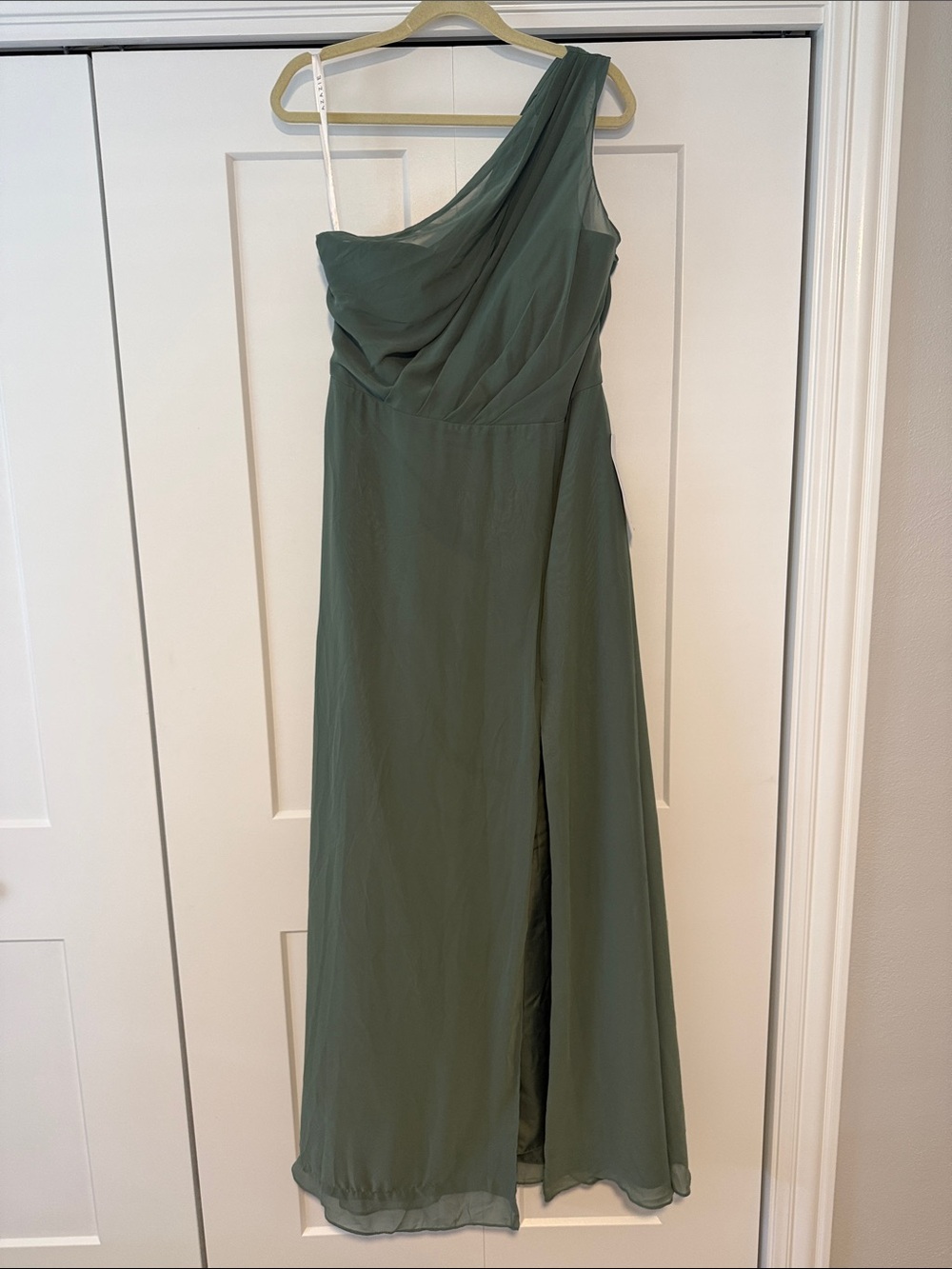 Azazie Women’s one Shoulder Olive Green Chiffon Evening Gown Size A14